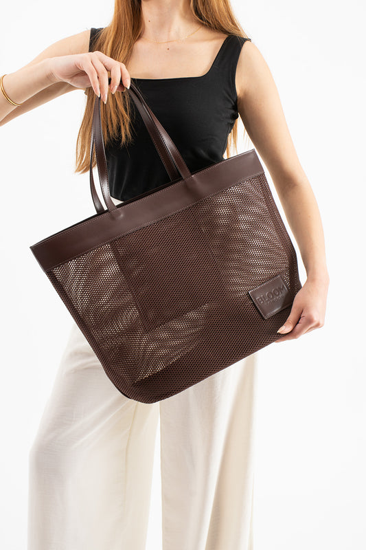 Muse in brown