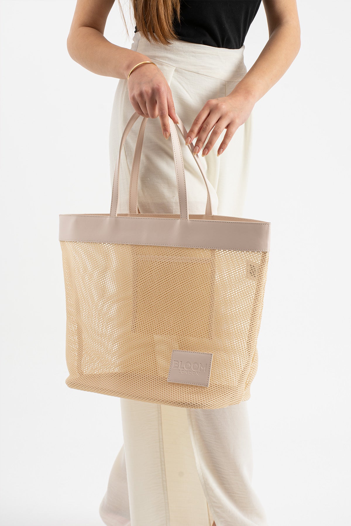 Muse in beige