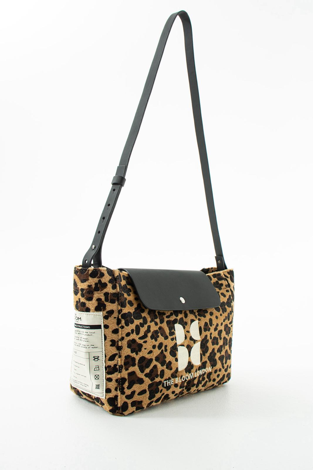 Clutch bag leo